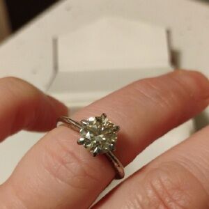 Moissanite Diamond 2 carat Sterling Silver Ring 7.5 💍